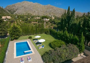 Villa Llobiner by Villa Plus