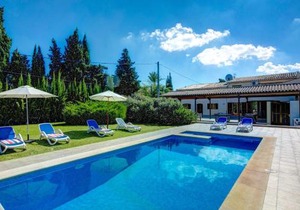 Villa Llobiner by Villa Plus