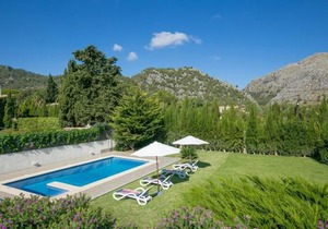 Villa Llobiner by Villa Plus