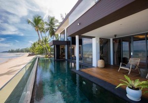 Villa U - 3BR Beachfront Haven