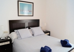 VILLA WITH 4 BEDROOMS, PRIVATE POOL AND A/C