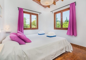 Villa with private pool walking distance to Town