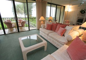 Villas of Avignon #103: 2 BR+Den/2 BA Condo on Longboat Key by RVA, Sleeps 6