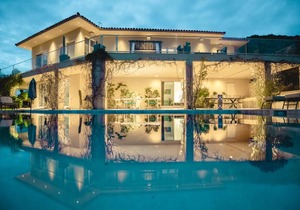 Vista Verde by AvantStay Isolated Villa w Putting Green Pool Fire pit