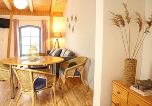 W2 Family-friendly duplex apartment with a lagoon view and garden