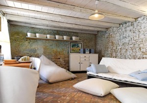 Wake up to fresh and rural surroundings, in this fabulous Istrian vacation home with pool.