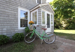 Walk Everywhere In Sag Harbor Village And Watch Beautiful Sunsets Over The Pond.