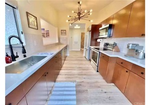 Walk to Beach! 2 bed & 2 Bath! Ocean Views from Front Patio! Barefoot Bungalow