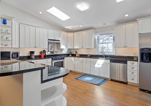 Walk to Beach! 2nd Ocean Block Sleeps 16 Porch/Parking/Spacious