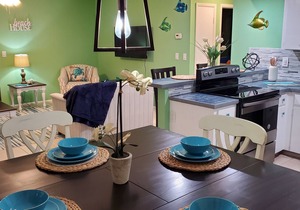 WALK TO BEACH ACCESS! DOG FRIENDLY!