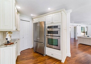 Walk to Beach, Moorings, renovated home Southern Exposure Golf Course View