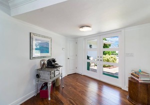 Walk to Beach, Moorings, renovated home Southern Exposure Golf Course View