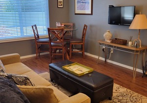 WALK TO DOWNTOWN & OLD MILL-1 BLOCK TO THE RIVER-MODERN/ATTRACTIVE 1 BDR SUITE