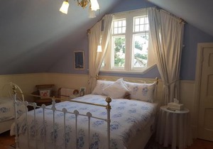 Water Bay Villa Bed & Breakfast