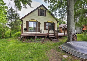 Waterfront Cottage w/ Deck + Dock on Dragon Lake!