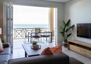 Waterfront Getaway, 2 Bedroom Seaside Bliss
