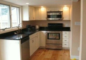 Weekly Discounts Charming Beach House at Pine Point straight walk to Beach!
