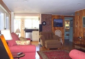 Weekly Discounts Charming Beach House at Pine Point straight walk to Beach!