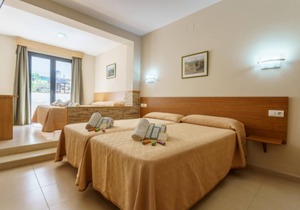 Welcome to Hostal Costabella!