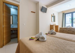 Welcome to Hostal Costabella!