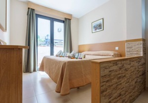 Welcome to Hostal Costabella!