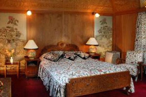 WelcomHeritage Gurkha Houseboats