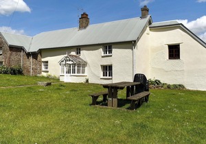 Well Farmhouse - UK11880