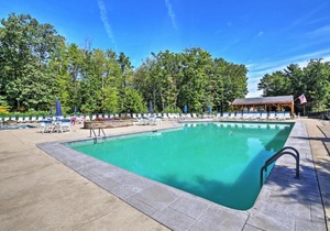 Wells Beach Cottage with Pool Access about 1 Mi to Coast