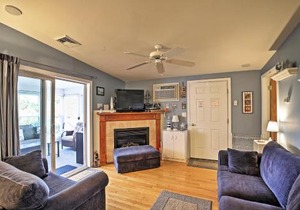 Wells Beach Cottage with Pool Access about 1 Mi to Coast