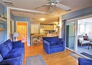 Wells Beach Cottage with Pool Access about 1 Mi to Coast