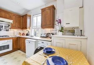 West central family flat, The Groves, Shepherds Bush