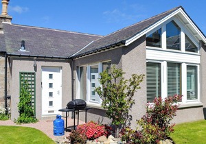What a fabulous property in the heart of Ballater.