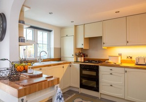 Whippet Cottage - sleeps 4 guests in 2 bedrooms