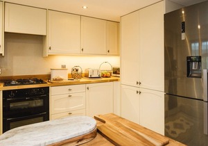 Whippet Cottage - sleeps 4 guests in 2 bedrooms