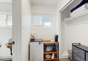 Wholesome hotel with lakeview, golf, skiing, WiFi, & Netflix