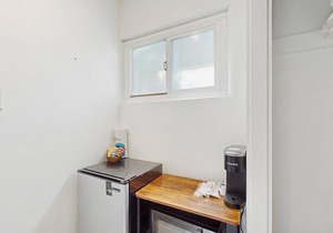 Wholesome hotel with lakeview, golf, skiing, WiFi, & Netflix
