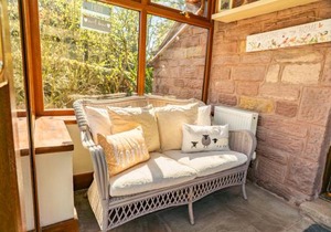 Willow cottage with private hot tub