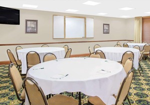Wingate by Wyndham Lafayette Airport