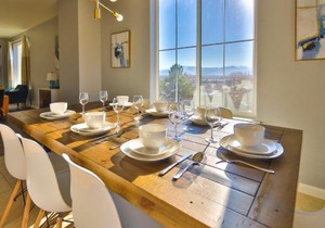 Wonderful and Bright Home with City Views