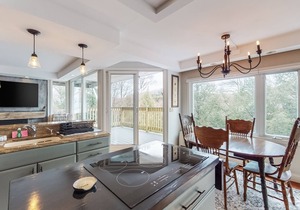 Wonderful Condo Close to Sugarbush Resort with Pool, Hot Tub, & WiFi
