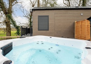Woodpecker Lodge-UKC5156