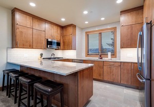 X2741 | A/C | Spacious Townhome | Great Location | Hot Tub | Pool | Views | Wint