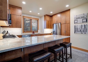 X2741 | A/C | Spacious Townhome | Great Location | Hot Tub | Pool | Views | Wint