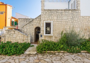 Xarus 1 - Two Bedroom Apartment, Sleeps 3
