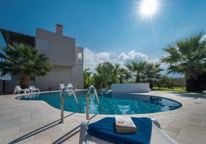 Xenos Villa 2 With 5 Bedrooms private swimming pool, near the sea