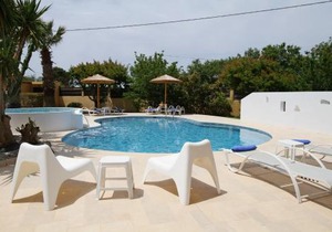 Xenos Villa 2 With 5 Bedrooms private swimming pool, near the sea