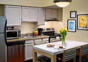 You Found it! 2 Comfortable Units, Free Breakfast, Free Parking, Onsite Pool