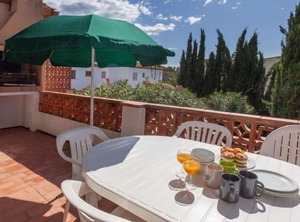 Adelfa Apt | L'Escala