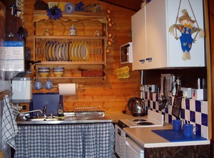 Llwynau Farm Pinelodges | Pontyclun