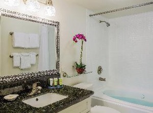 Aston At The Centre Hotel | Downtown Honolulu